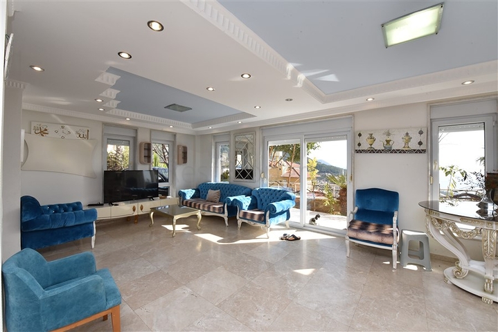 اطلالة بحر وقلعة - فيلا مستقلة - في مركز الانيا 