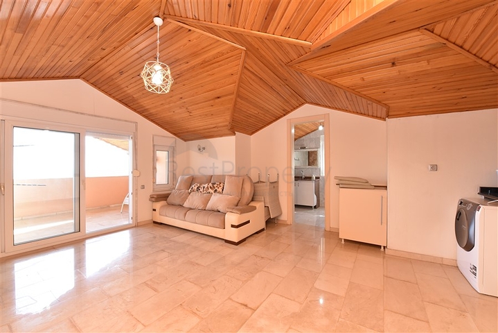 اطلالة بحر وقلعة - فيلا مستقلة - في مركز الانيا 