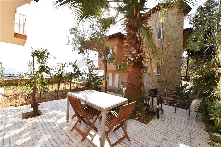 اطلالة بحر وقلعة - فيلا مستقلة - في مركز الانيا 