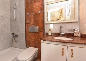 اطلالة بحر وقلعة - فيلا مستقلة - في مركز الانيا 