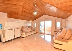 اطلالة بحر وقلعة - فيلا مستقلة - في مركز الانيا 