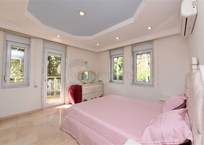 اطلالة بحر وقلعة - فيلا مستقلة - في مركز الانيا 