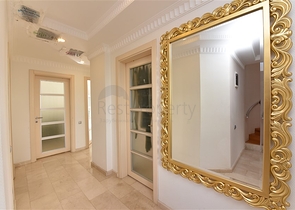 اطلالة بحر وقلعة - فيلا مستقلة - في مركز الانيا 