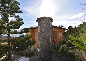 اطلالة بحر وقلعة - فيلا مستقلة - في مركز الانيا 