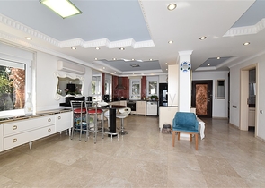 اطلالة بحر وقلعة - فيلا مستقلة - في مركز الانيا 