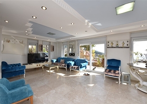 اطلالة بحر وقلعة - فيلا مستقلة - في مركز الانيا 