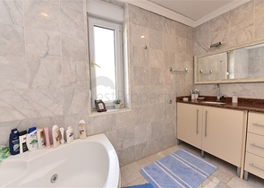 اطلالة بحر وقلعة - فيلا مستقلة - في مركز الانيا 