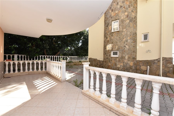 اطلالة بحر وقلعة - فيلا مستقلة - 4 غرف وصالة - في مركز الانيا 