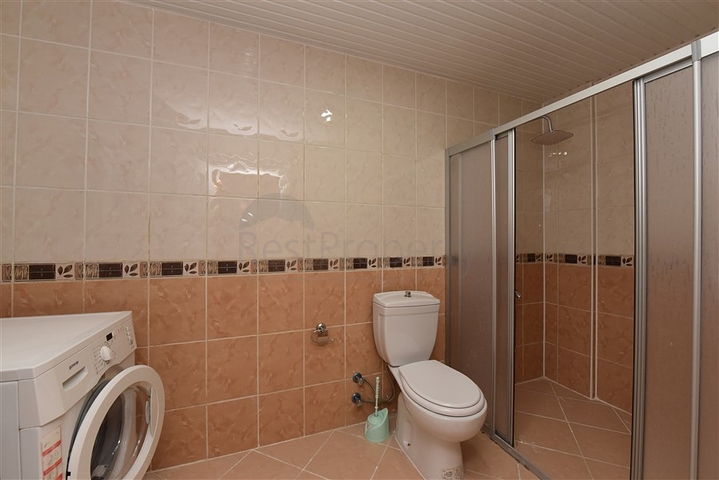 اطلالة بحر وقلعة - فيلا مستقلة - 4 غرف وصالة - في مركز الانيا 