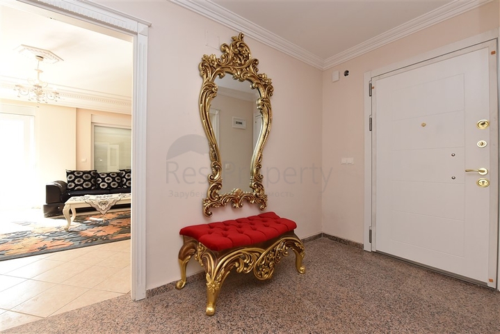 اطلالة بحر وقلعة - فيلا مستقلة - 4 غرف وصالة - في مركز الانيا 