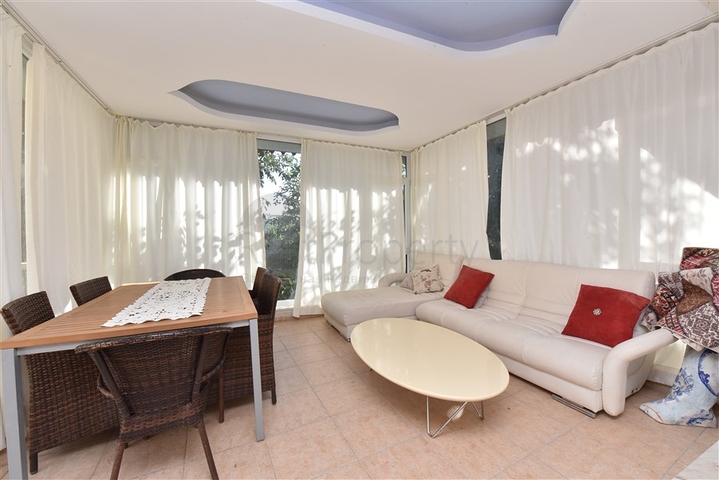 اطلالة بحر وقلعة - فيلا مستقلة - 4 غرف وصالة - في مركز الانيا 