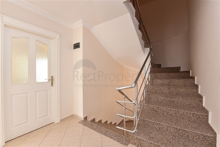 اطلالة بحر وقلعة - فيلا مستقلة - 4 غرف وصالة - في مركز الانيا 