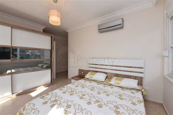 اطلالة بحر وقلعة - فيلا مستقلة - 4 غرف وصالة - في مركز الانيا 