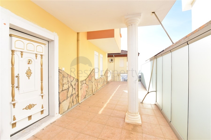 اطلالة بحر وقلعة - فيلا مستقلة - 4 غرف وصالة - في مركز الانيا 