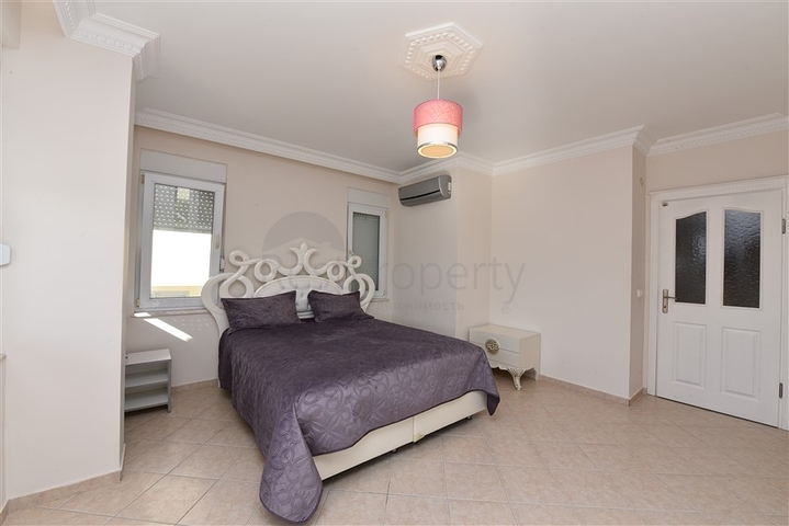 اطلالة بحر وقلعة - فيلا مستقلة - 4 غرف وصالة - في مركز الانيا 