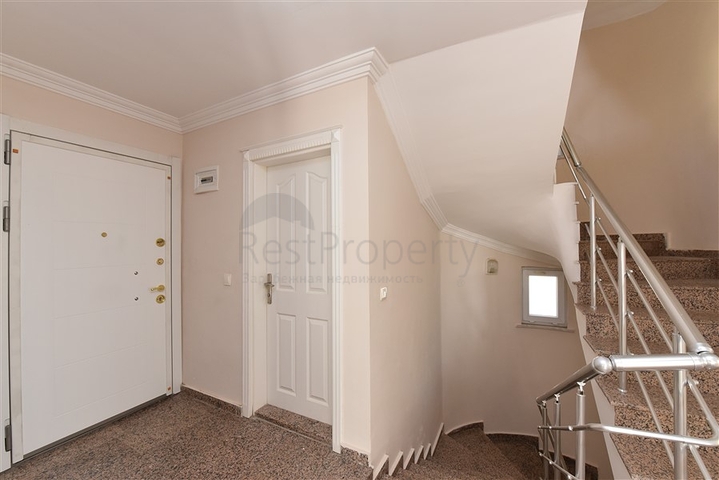 اطلالة بحر وقلعة - فيلا مستقلة - 4 غرف وصالة - في مركز الانيا 