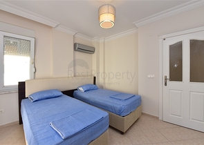 اطلالة بحر وقلعة - فيلا مستقلة - 4 غرف وصالة - في مركز الانيا 