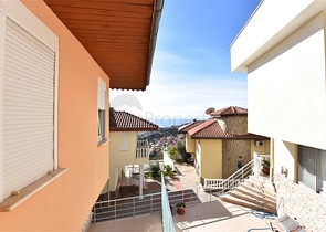 اطلالة بحر وقلعة - فيلا مستقلة - 4 غرف وصالة - في مركز الانيا 