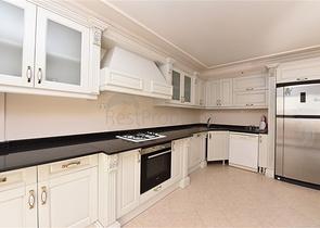 اطلالة بحر وقلعة - فيلا مستقلة - 4 غرف وصالة - في مركز الانيا 