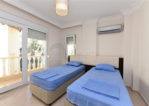 اطلالة بحر وقلعة - فيلا مستقلة - 4 غرف وصالة - في مركز الانيا 