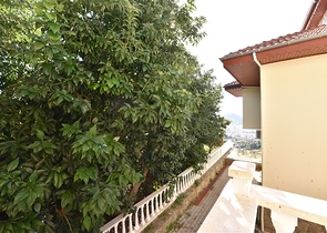 اطلالة بحر وقلعة - فيلا مستقلة - 4 غرف وصالة - في مركز الانيا 