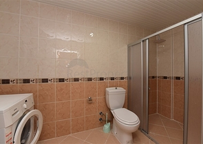 اطلالة بحر وقلعة - فيلا مستقلة - 4 غرف وصالة - في مركز الانيا 