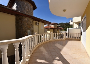 اطلالة بحر وقلعة - فيلا مستقلة - 4 غرف وصالة - في مركز الانيا 