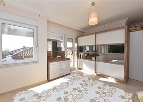 اطلالة بحر وقلعة - فيلا مستقلة - 4 غرف وصالة - في مركز الانيا 