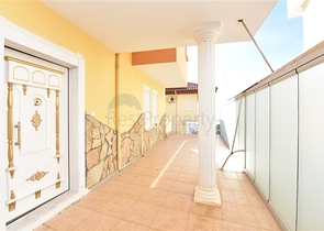 اطلالة بحر وقلعة - فيلا مستقلة - 4 غرف وصالة - في مركز الانيا 