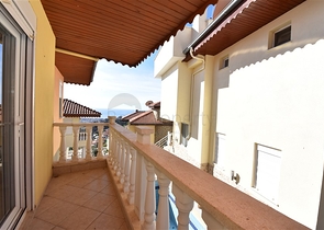 اطلالة بحر وقلعة - فيلا مستقلة - 4 غرف وصالة - في مركز الانيا 