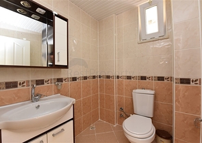 اطلالة بحر وقلعة - فيلا مستقلة - 4 غرف وصالة - في مركز الانيا 