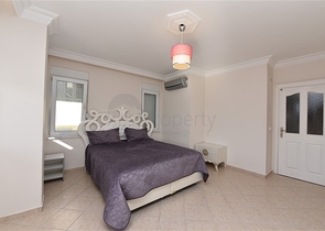 اطلالة بحر وقلعة - فيلا مستقلة - 4 غرف وصالة - في مركز الانيا 