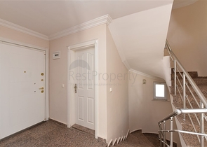 اطلالة بحر وقلعة - فيلا مستقلة - 4 غرف وصالة - في مركز الانيا 