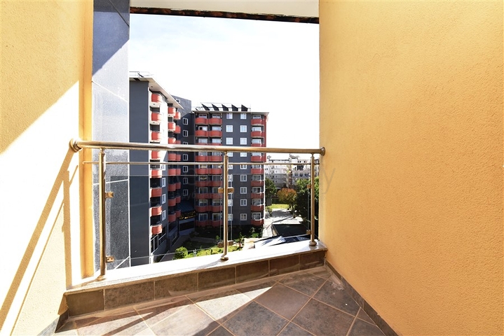 ضمن مجمع على البحر مباشرة - شقة غرفتين وصالة - في مركز الانيا 