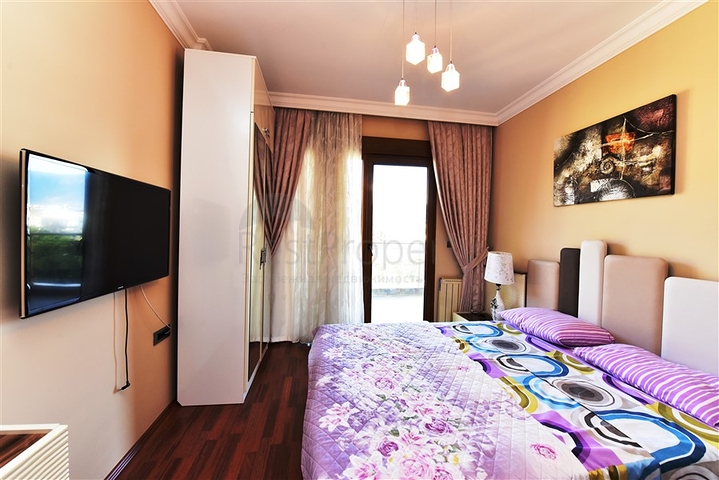 ضمن مجمع على البحر مباشرة - شقة غرفتين وصالة - في مركز الانيا 