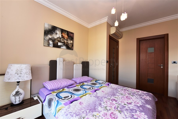 ضمن مجمع على البحر مباشرة - شقة غرفتين وصالة - في مركز الانيا 