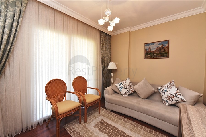 ضمن مجمع على البحر مباشرة - شقة غرفتين وصالة - في مركز الانيا 