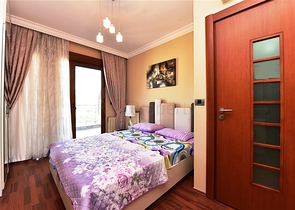 ضمن مجمع على البحر مباشرة - شقة غرفتين وصالة - في مركز الانيا 