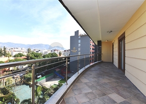 ضمن مجمع على البحر مباشرة - شقة غرفتين وصالة - في مركز الانيا 