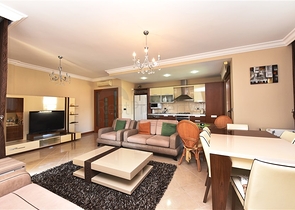 ضمن مجمع على البحر مباشرة - شقة غرفتين وصالة - في مركز الانيا 