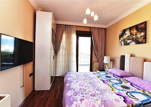 ضمن مجمع على البحر مباشرة - شقة غرفتين وصالة - في مركز الانيا 