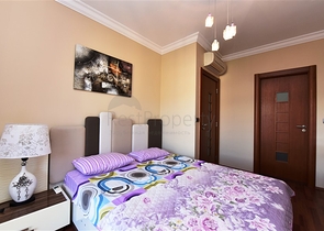 ضمن مجمع على البحر مباشرة - شقة غرفتين وصالة - في مركز الانيا 