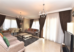 ضمن مجمع على البحر مباشرة - شقة غرفتين وصالة - في مركز الانيا 