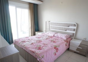 شقة مفروشة - غرفة نوم وصالة - ضمن مجمع قريب من البحر والخدمات - الانيا / مهموتلار 