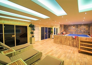 شقة مفروشة - غرفة نوم وصالة - ضمن مجمع قريب من البحر والخدمات - الانيا / مهموتلار 