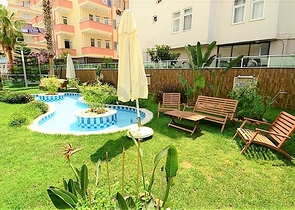 شقة مفروشة - غرفة نوم وصالة - ضمن مجمع قريب من البحر والخدمات - الانيا / مهموتلار 