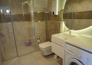 شقة مفروشة - غرفة نوم وصالة - ضمن مجمع قريب من البحر والخدمات - الانيا / مهموتلار 