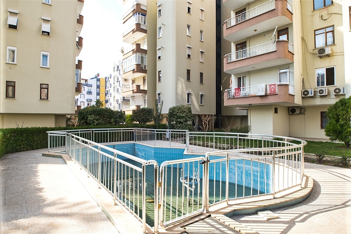 شقة 3 + 1 على مسافة قريبة من البحر في أنطاليا