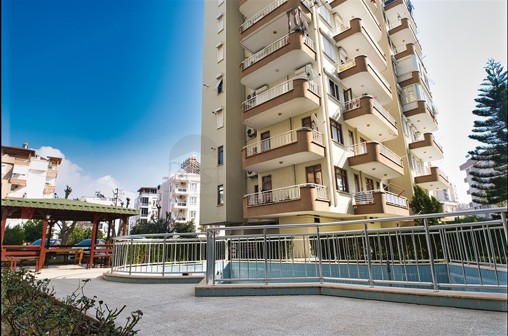 شقة 3 + 1 على مسافة قريبة من البحر في أنطاليا