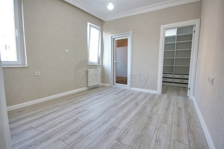 شقة 3 + 1 على مسافة قريبة من البحر في أنطاليا